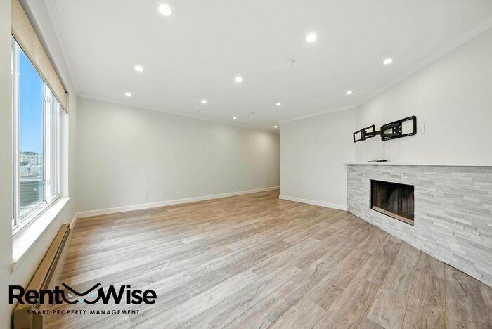 1565 Sacramento St - Photo 5 of 30