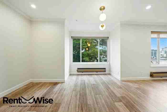 1565 Sacramento St - Photo 7 of 30