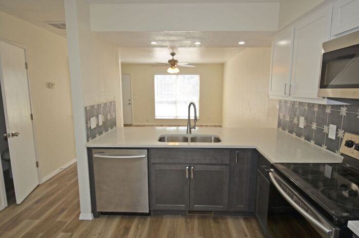 3713 N Saint Charles St - Photo 4 of 18