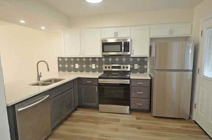 3713 N Saint Charles St - Photo 5 of 18