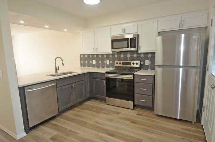 3713 N Saint Charles St - Photo 6 of 18
