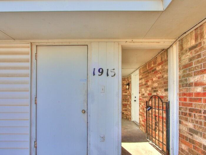 1915 N Moulton Ct - Photo 2 of 29