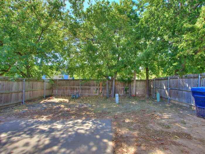 1915 N Moulton Ct - Photo 4 of 29