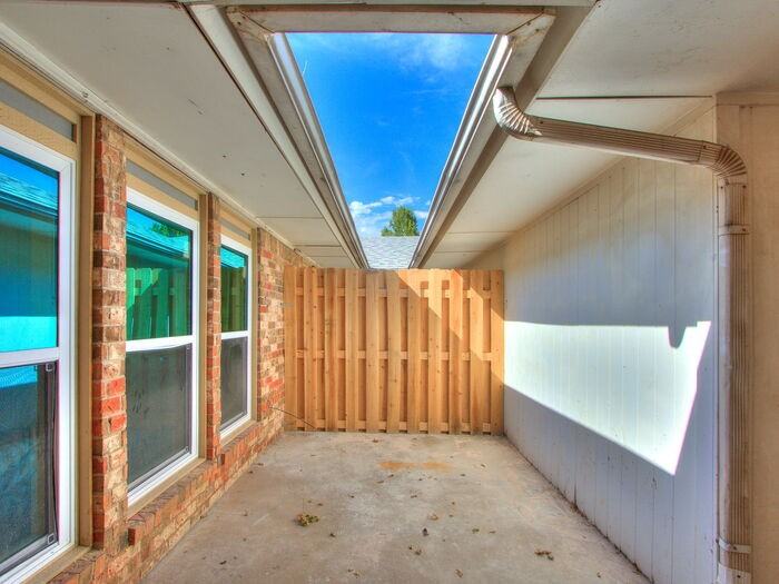1915 N Moulton Ct - Photo 5 of 29