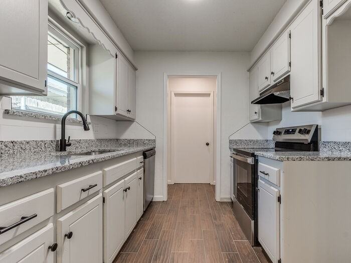 1913 N Moulton Ct #1 - Photo 6 of 30