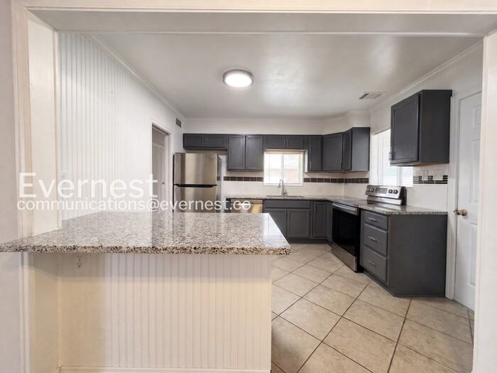 756 Ursula St - Photo 5 of 24