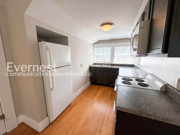 801 Willow St #B - Photo 5 of 19