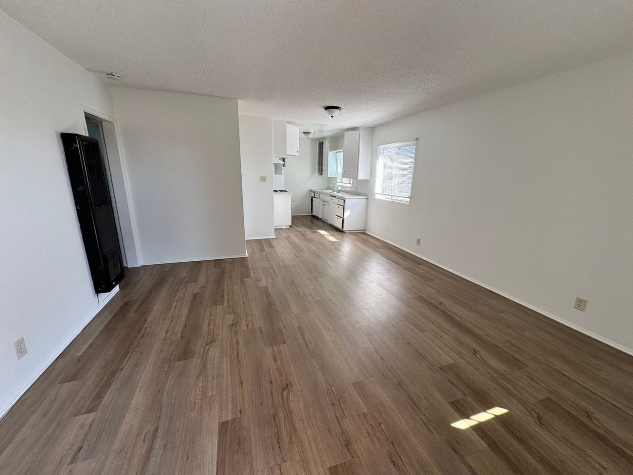 2165 Locust Ave - Photo 2 of 7