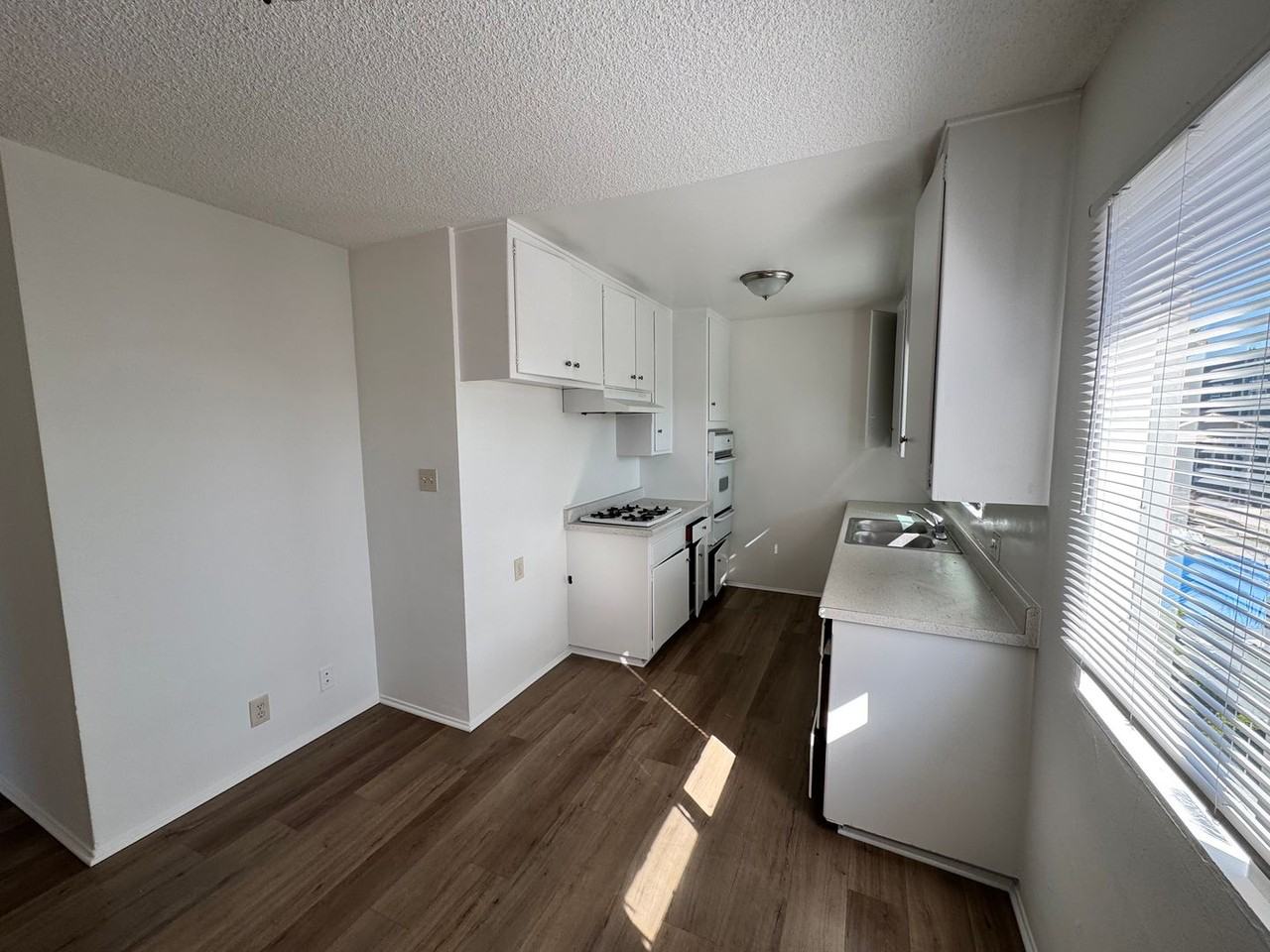 2165 Locust Ave - Photo 3 of 7