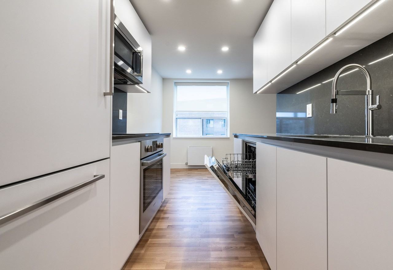 55-56 Eccleston Drive - Photo 4 of 40