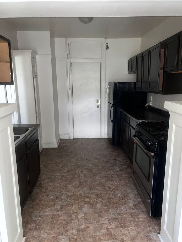 1-bedroom apartment in Milwaukee, WI - Photo 4 of 8