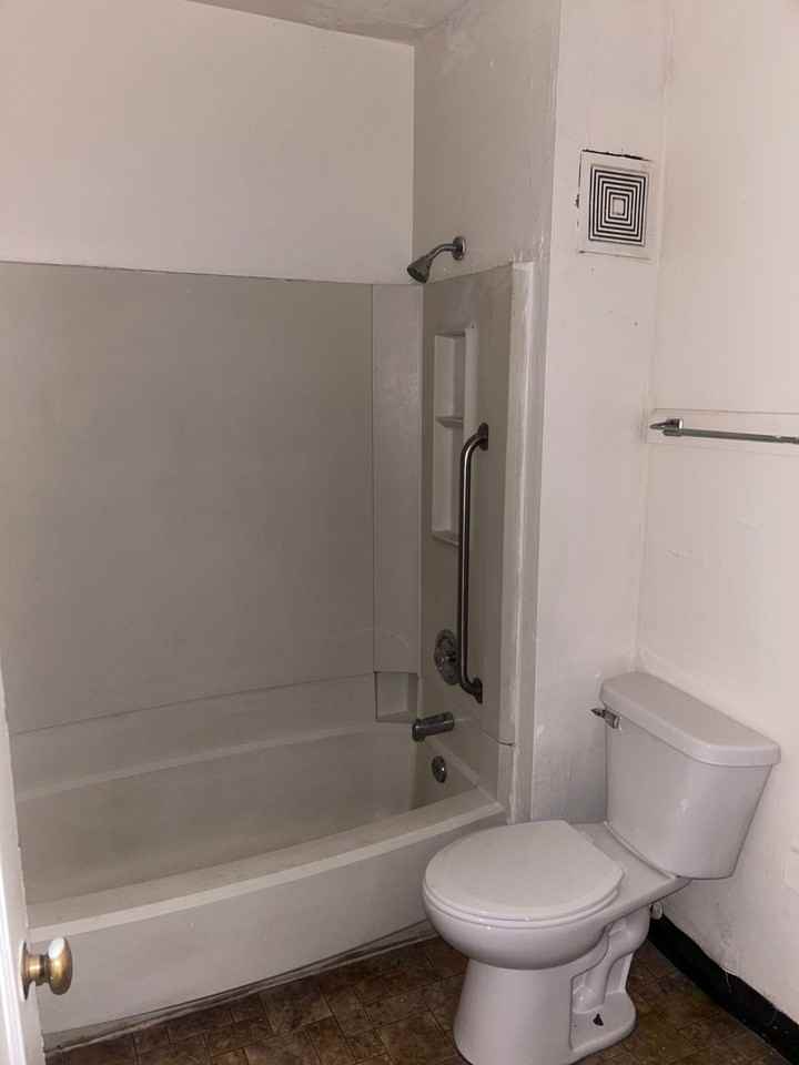 1-bedroom apartment in Milwaukee, WI - Photo 6 of 8