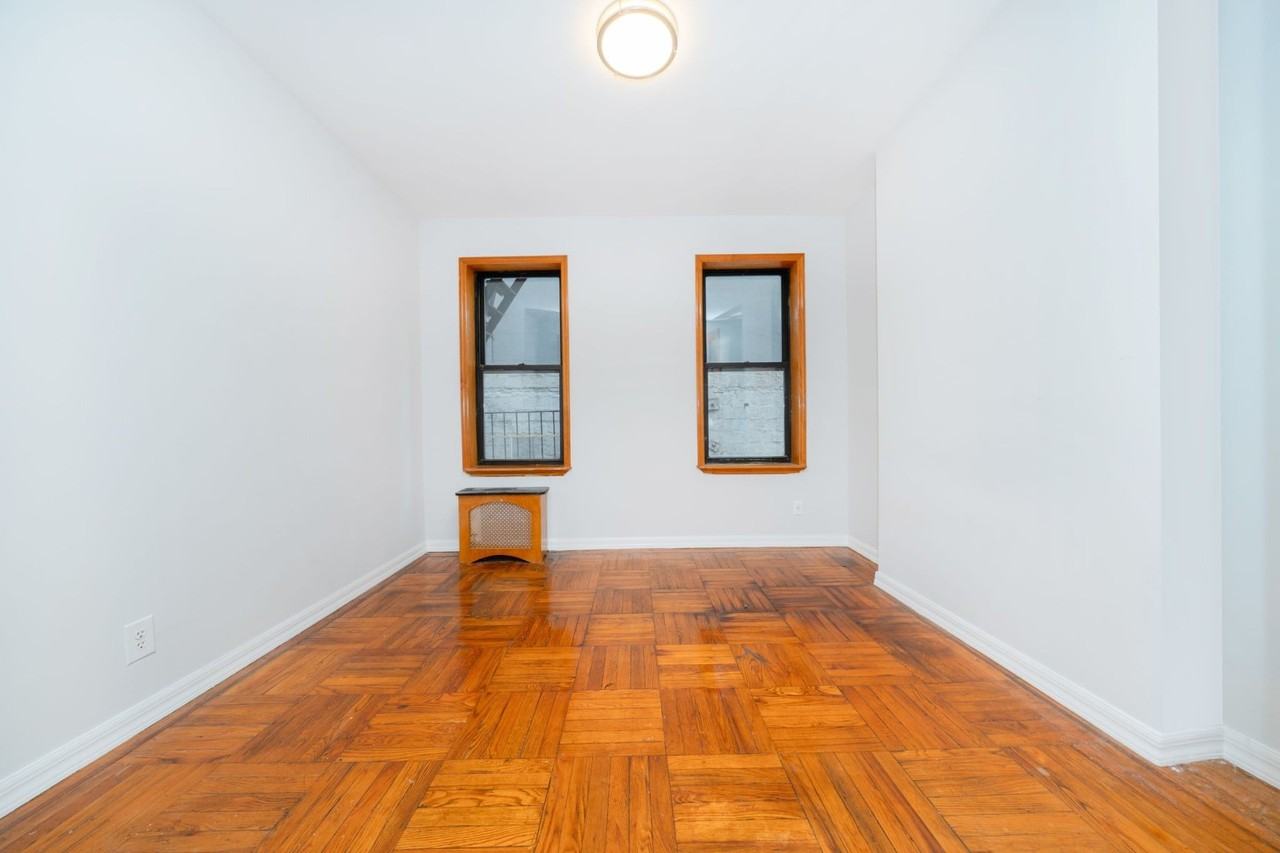 796 9th Ave #44 - Photo 3 of 11