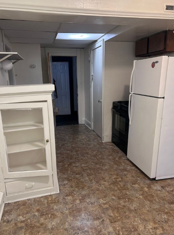 Charming 1BR Milwaukee Apartment - Photo 4 of 9