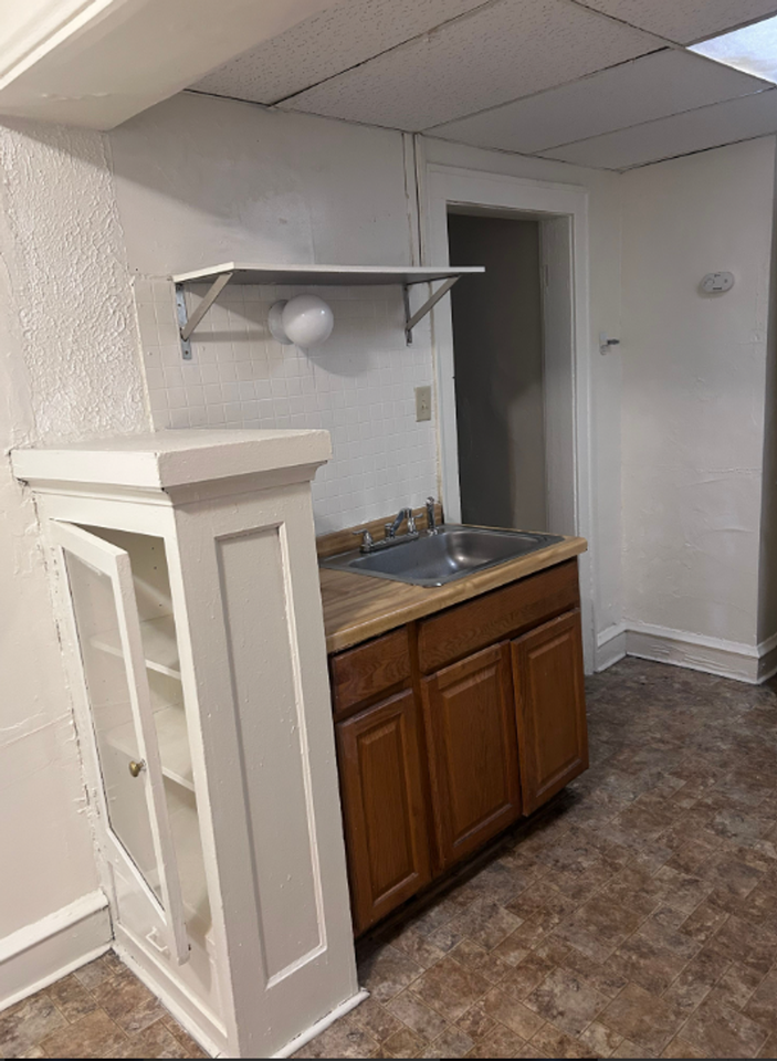 Charming 1BR Milwaukee Apartment - Photo 5 of 9