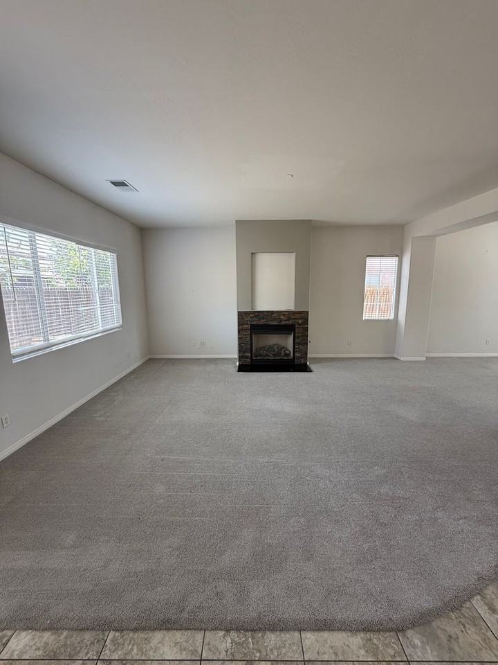 12710 Crystal Cove Ave - Photo 3 of 27