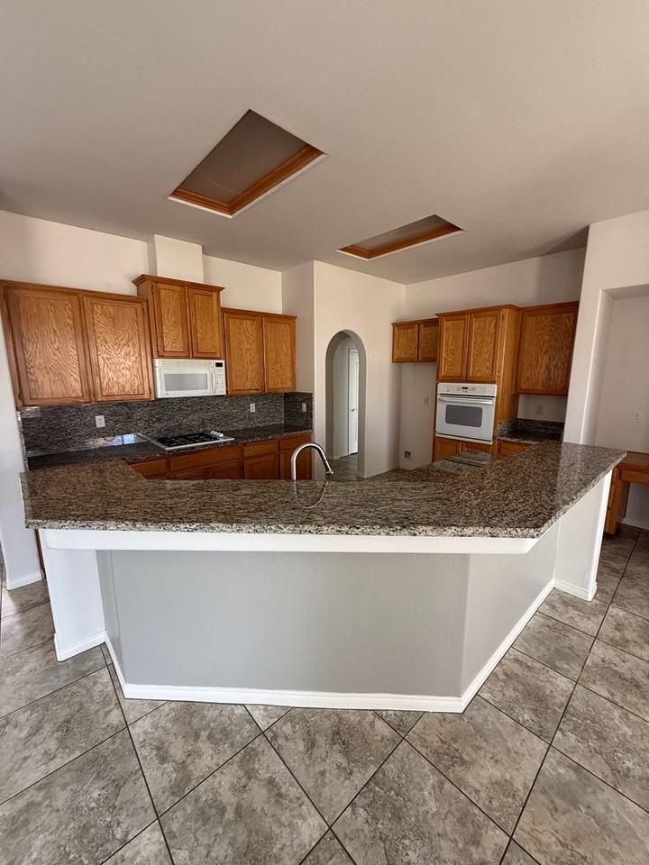 12710 Crystal Cove Ave - Photo 4 of 27