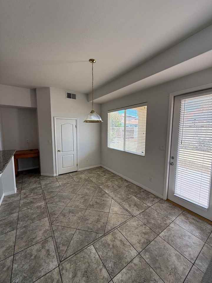 12710 Crystal Cove Ave - Photo 5 of 27