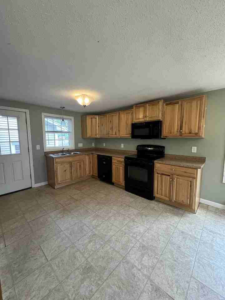 201 Middle St #1 - Photo 2 of 18