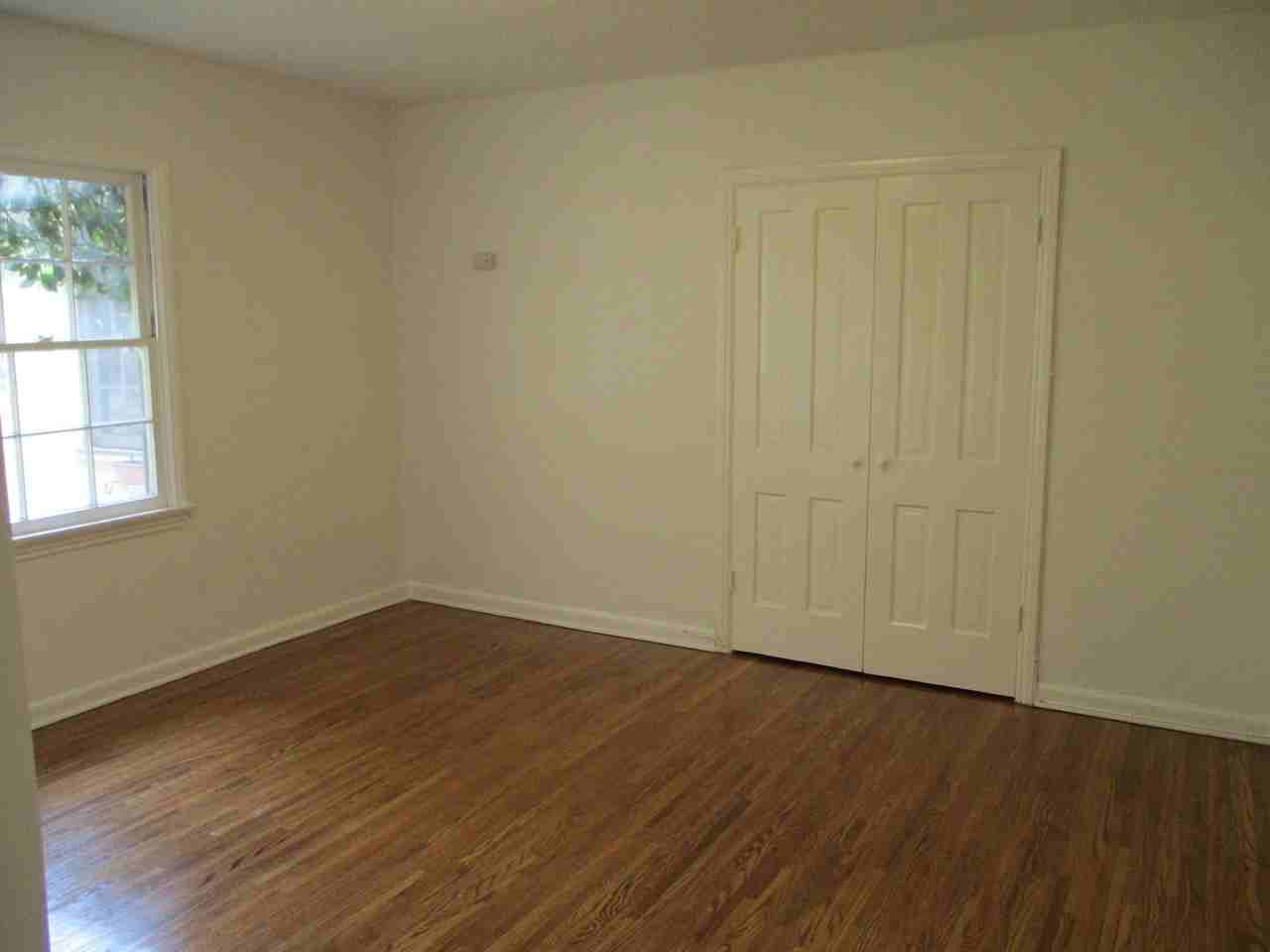 TIVERTON AVENUE/WEYBURN AVE - Photo 7 of 17
