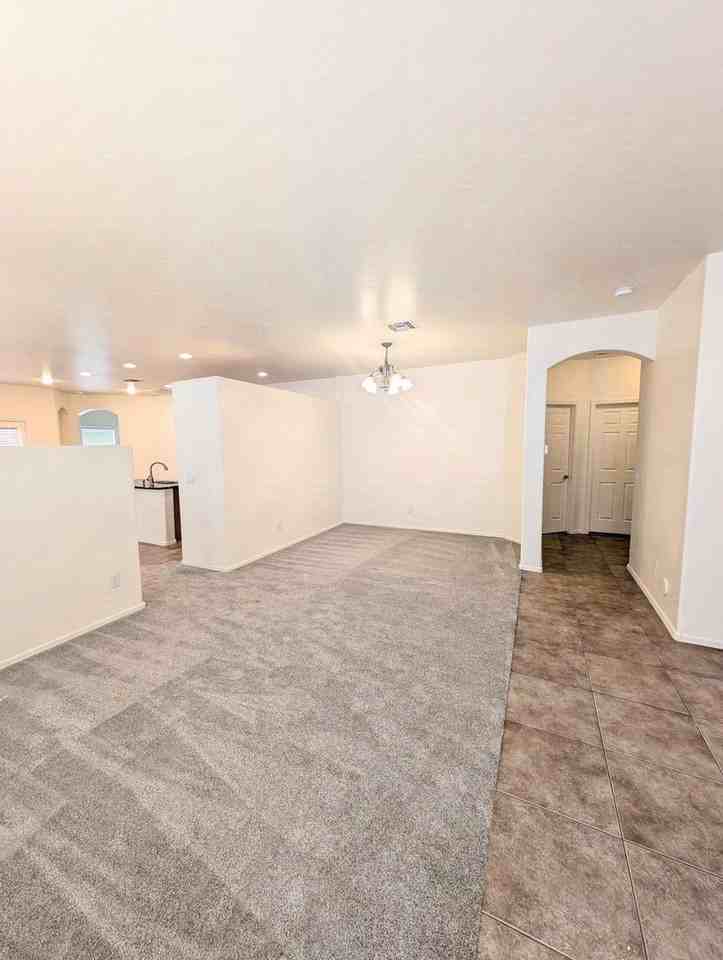 44714 W Alamendras St - Photo 4 of 32