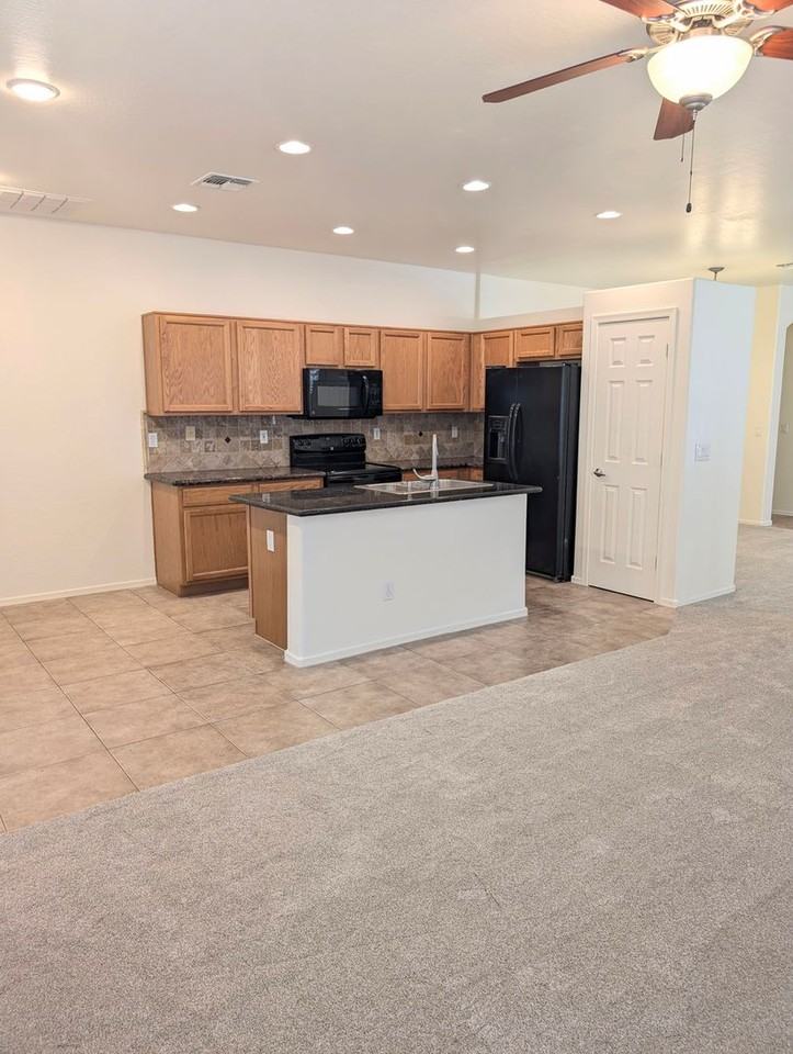 44714 W Alamendras St - Photo 5 of 32