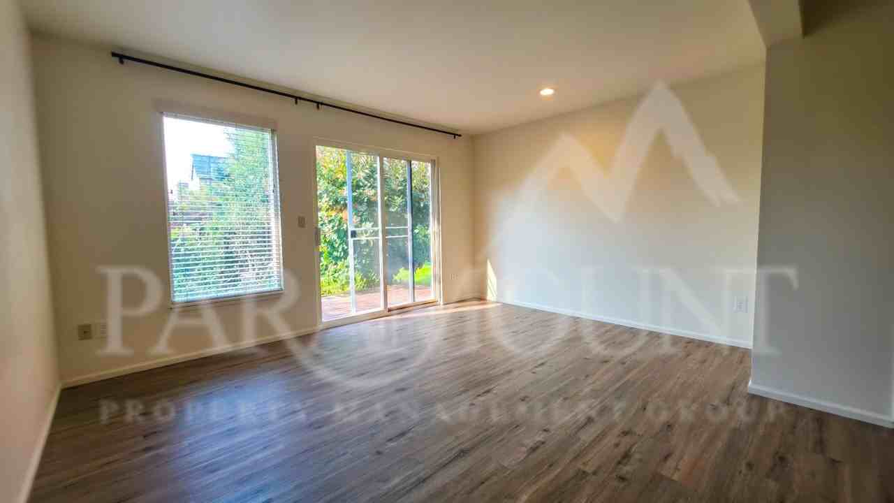 155 Myreboe St Ne - Photo 3 of 11