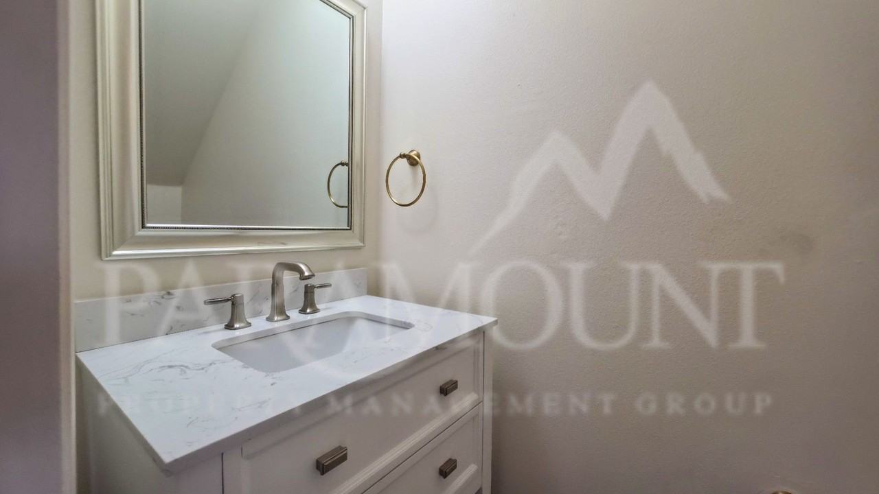 155 Myreboe St Ne - Photo 4 of 11