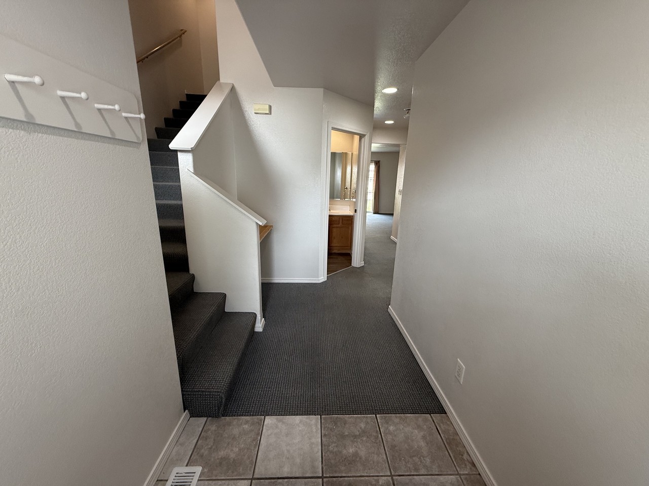 913 Cardinal Dr #B - Photo 2 of 25