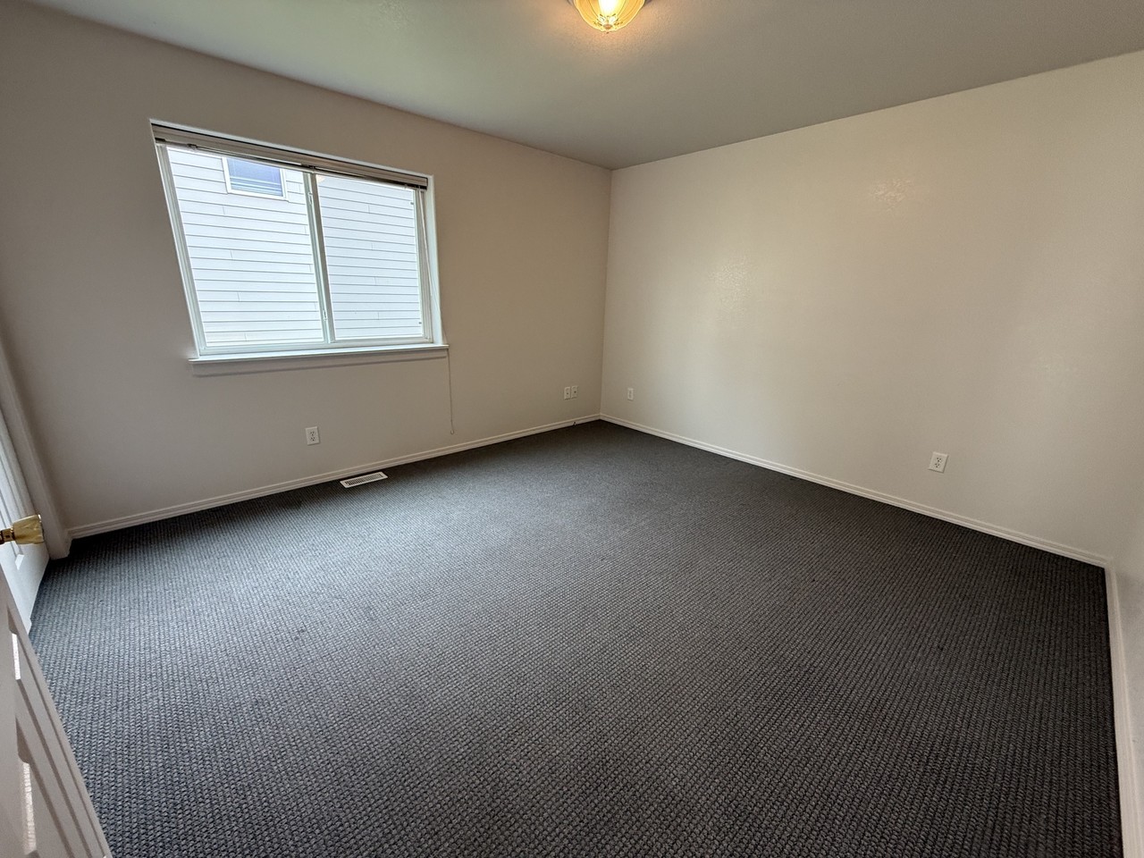 913 Cardinal Dr #B - Photo 3 of 25