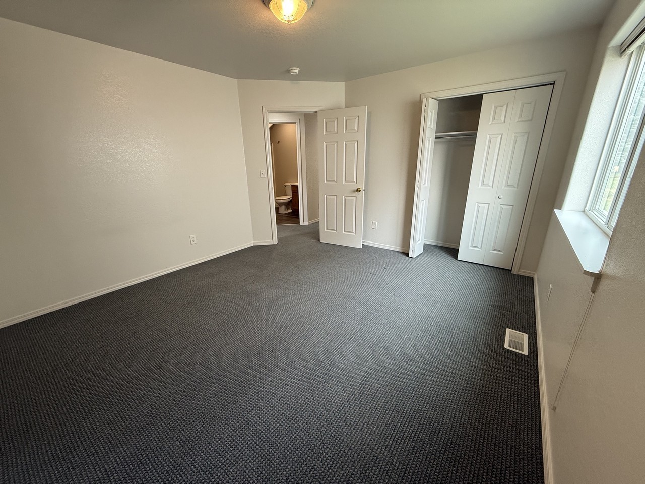 913 Cardinal Dr #B - Photo 4 of 25