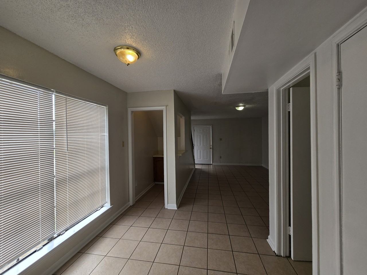 118 Oak Ridge Ave Apt D #1 - Photo 2 of 12