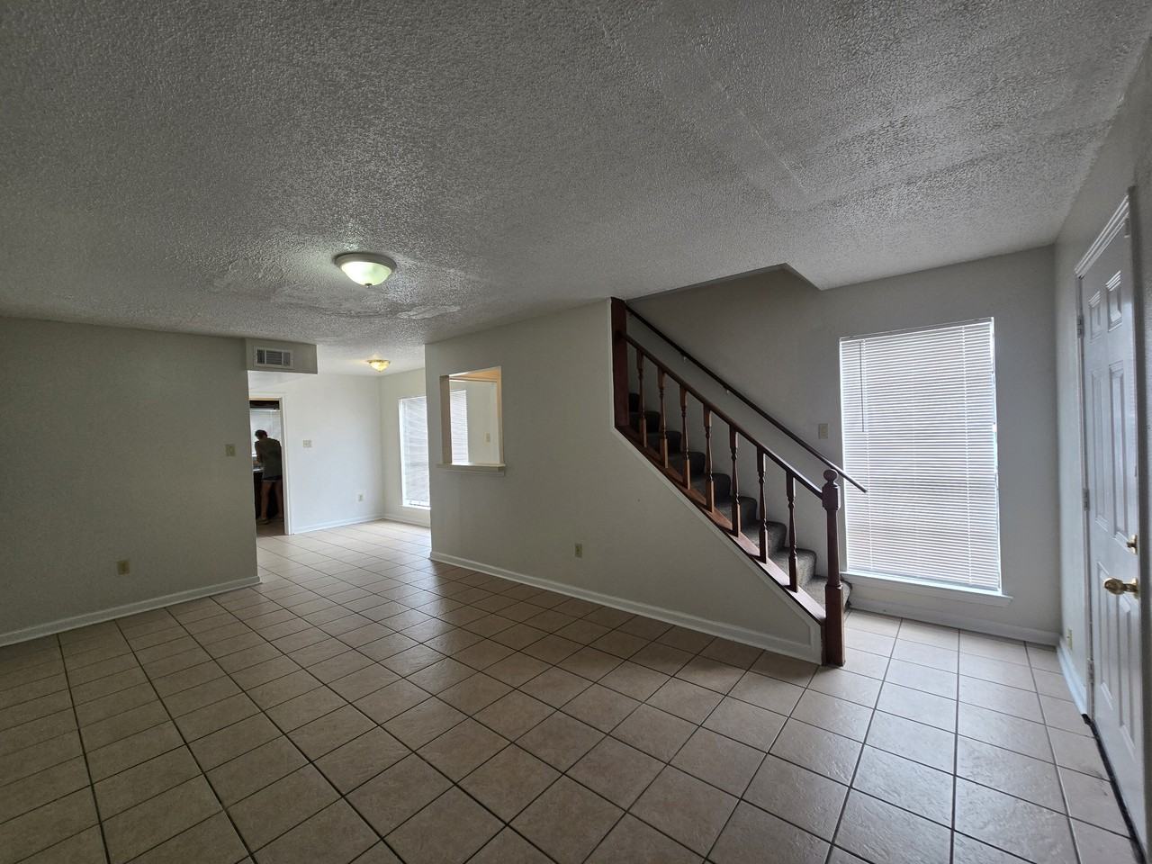 118 Oak Ridge Ave Apt D #1 - Photo 3 of 12