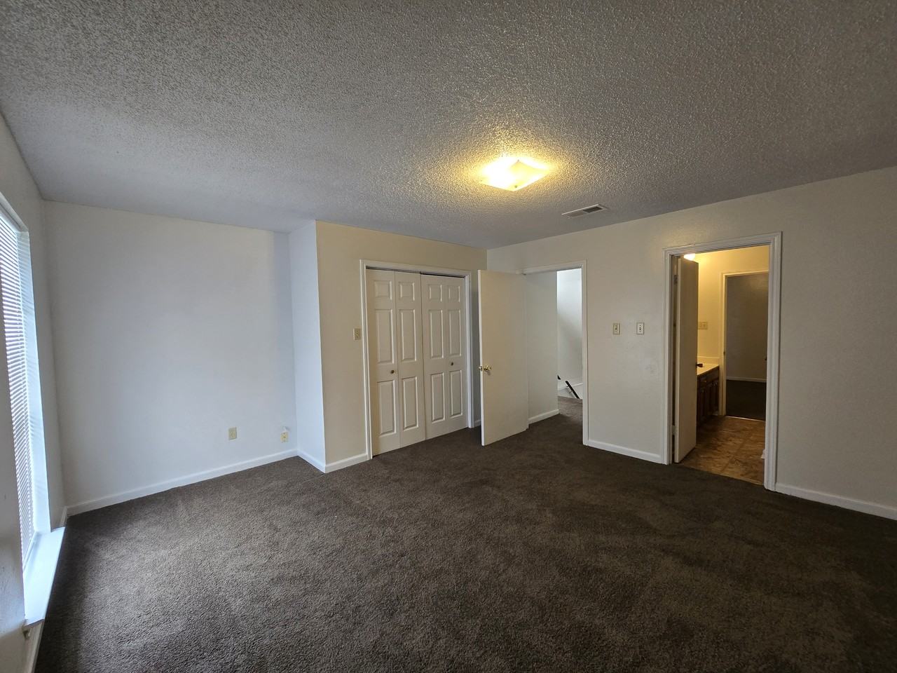 118 Oak Ridge Ave Apt D #1 - Photo 4 of 12