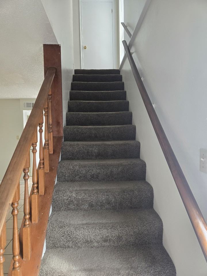 118 Oak Ridge Ave Apt D #1 - Photo 7 of 12