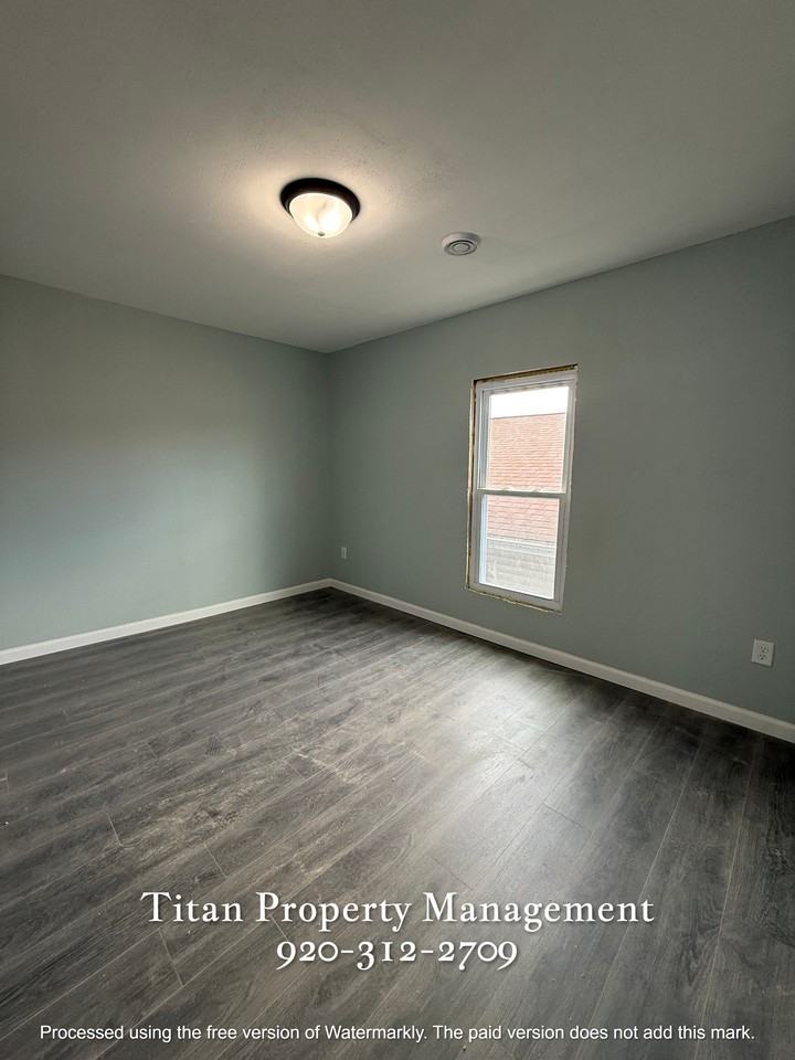 924 Wisconsin St #2 - Photo 3 of 8