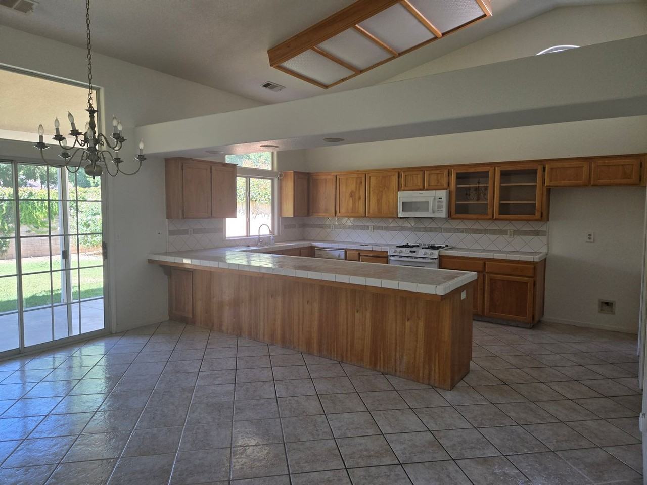 2738 W Ceres Ct - Photo 7 of 8