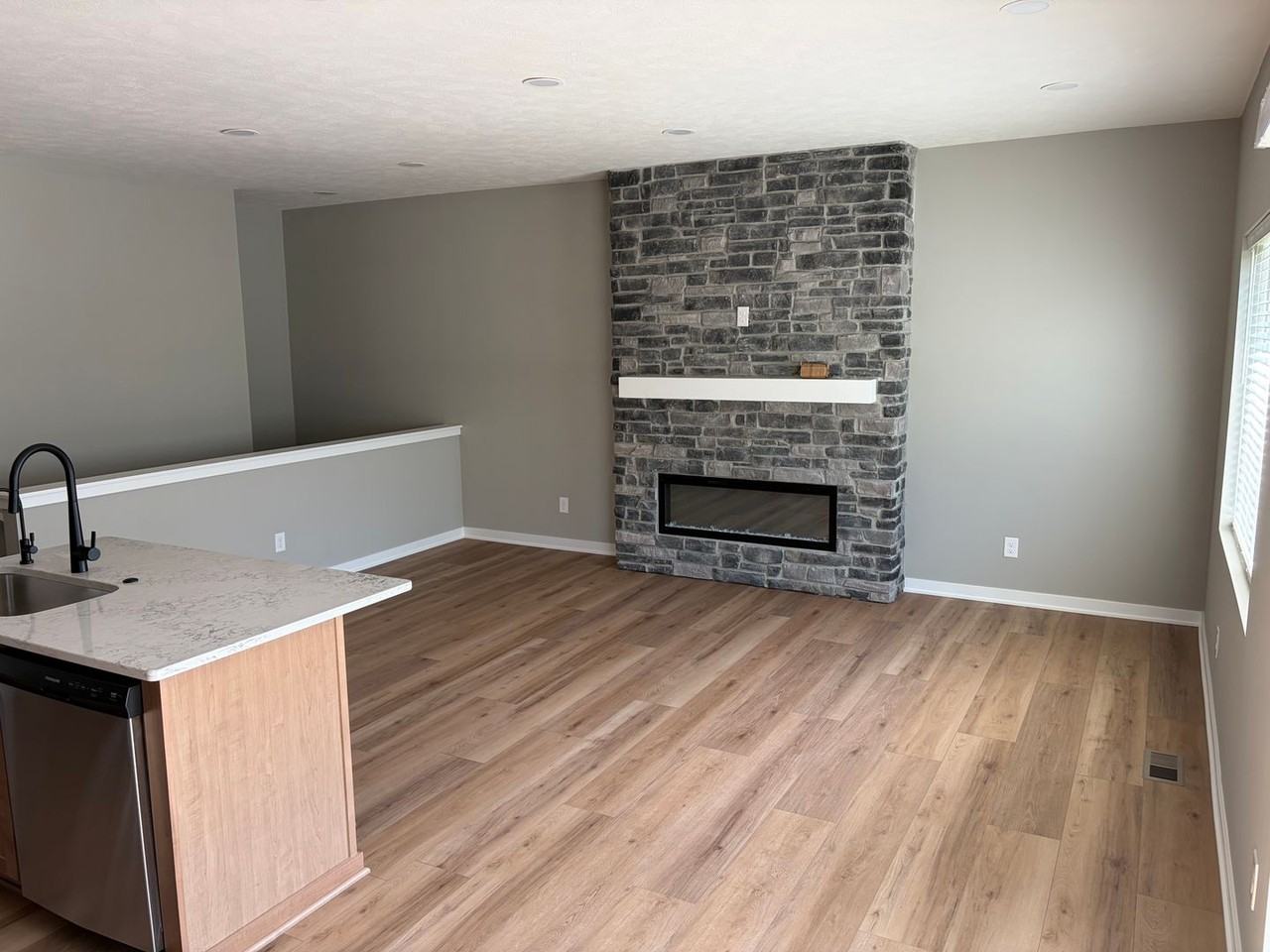 14805 Willow St - Photo 3 of 18