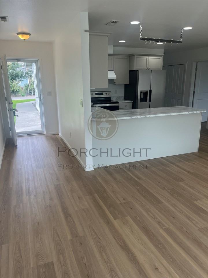 208 Noble St #1 - Photo 3 of 15