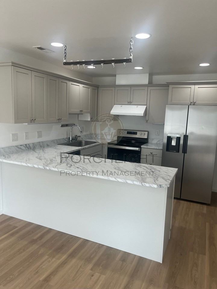 208 Noble St #1 - Photo 4 of 15