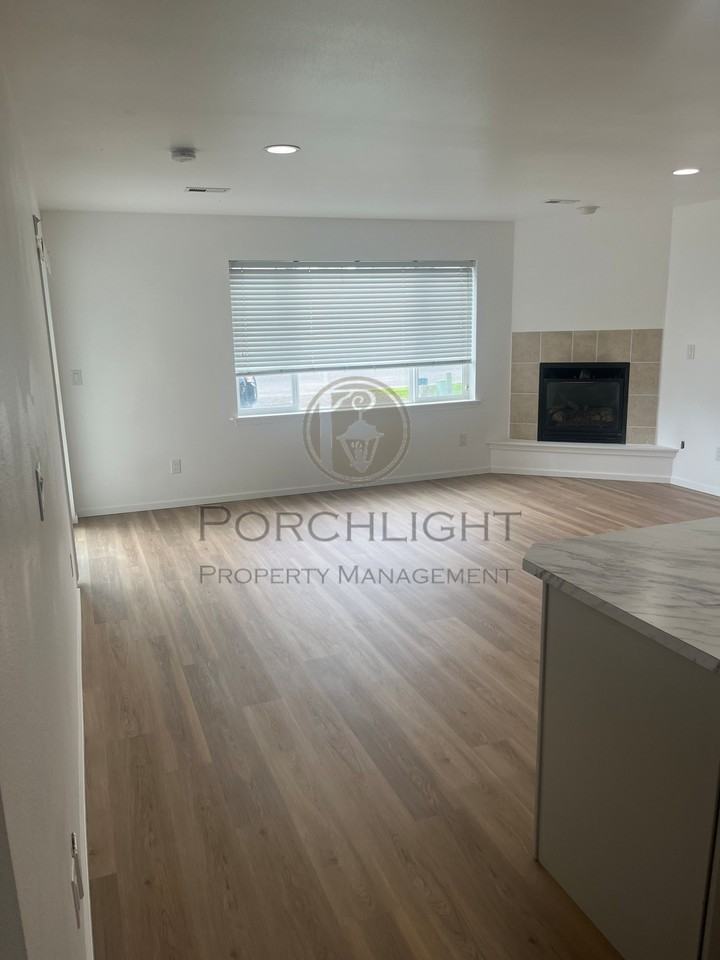208 Noble St #1 - Photo 6 of 15