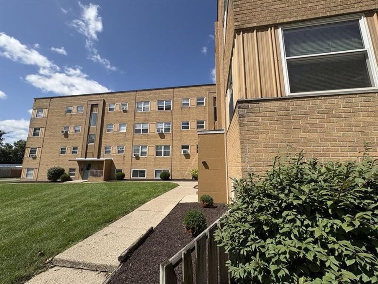 Hoagland Apartments - Photo 3 of 19