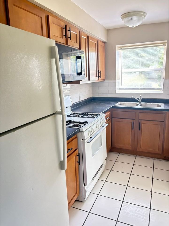 Hoagland Apartments - Photo 4 of 19