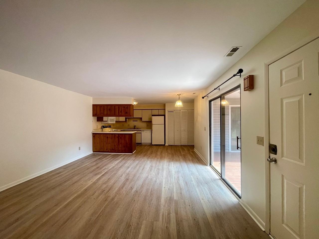 180 Summerwalk Cir - Photo 3 of 11