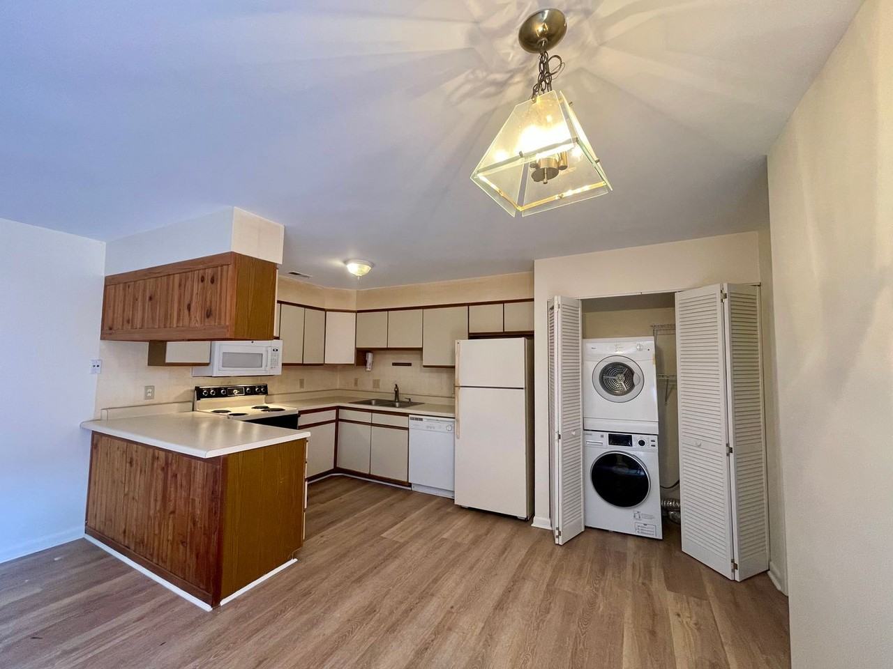 180 Summerwalk Cir - Photo 4 of 11
