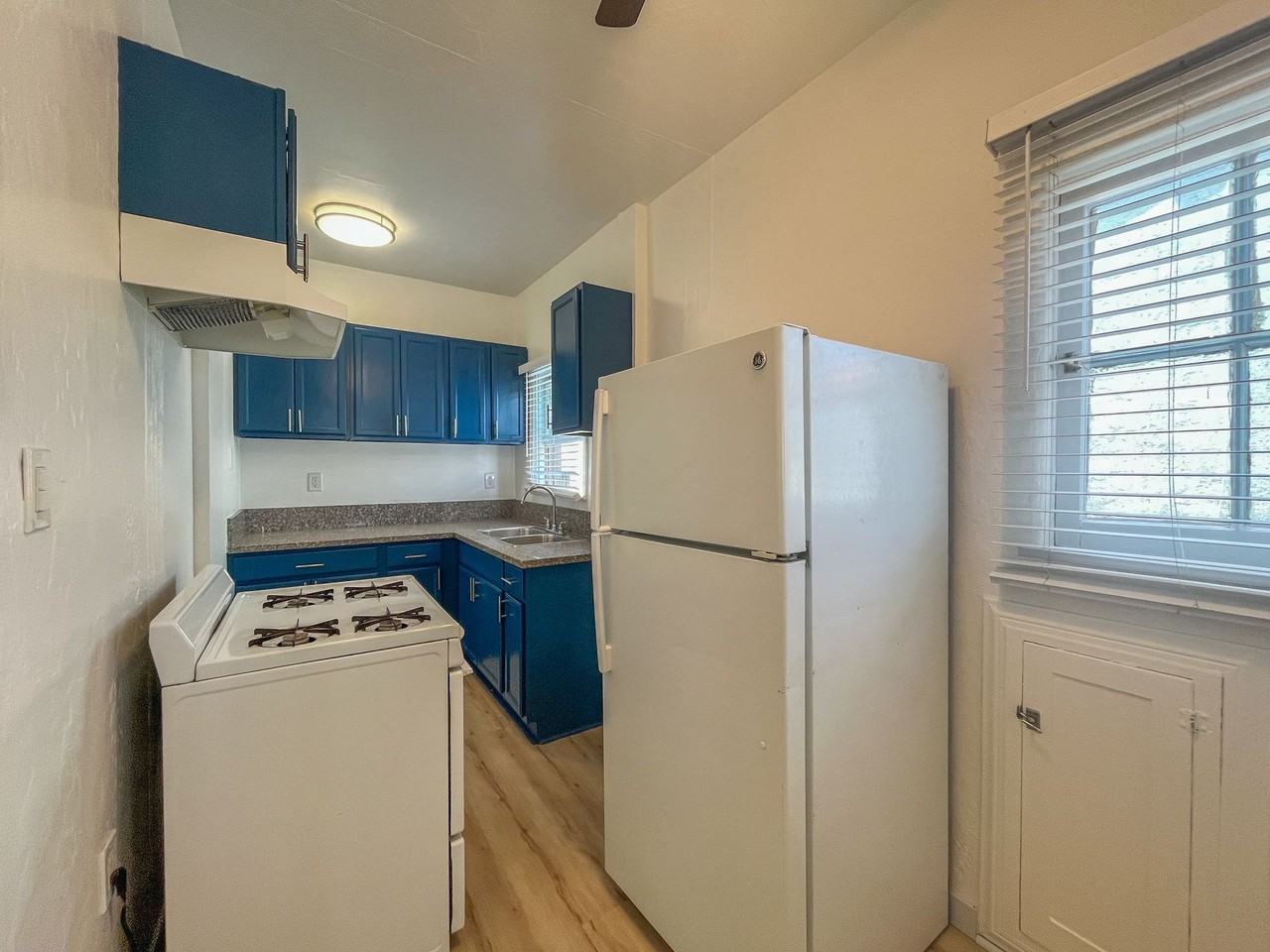 551 Daisy Ave - Photo 2 of 18