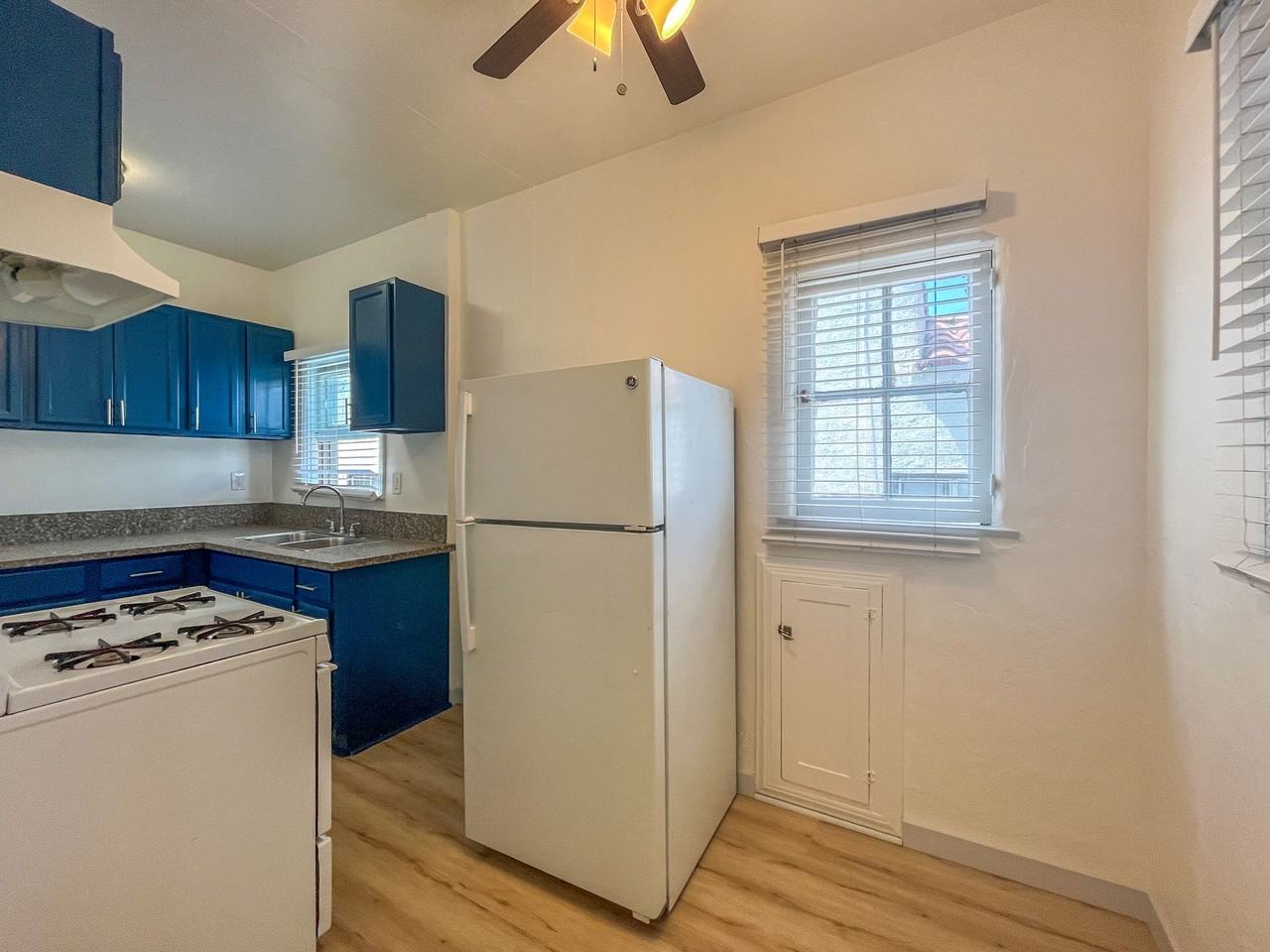 551 Daisy Ave - Photo 4 of 18