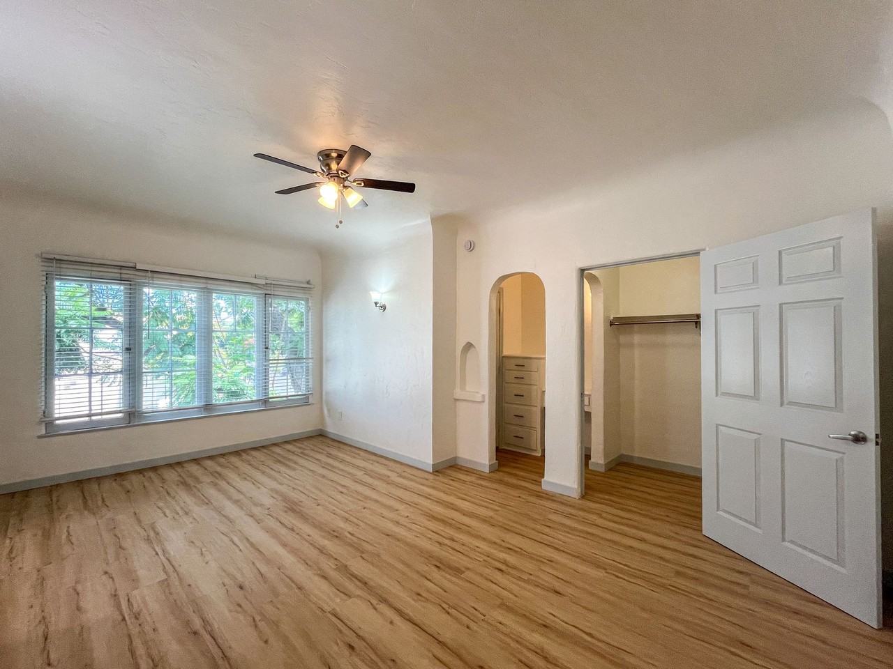 551 Daisy Ave - Photo 5 of 18