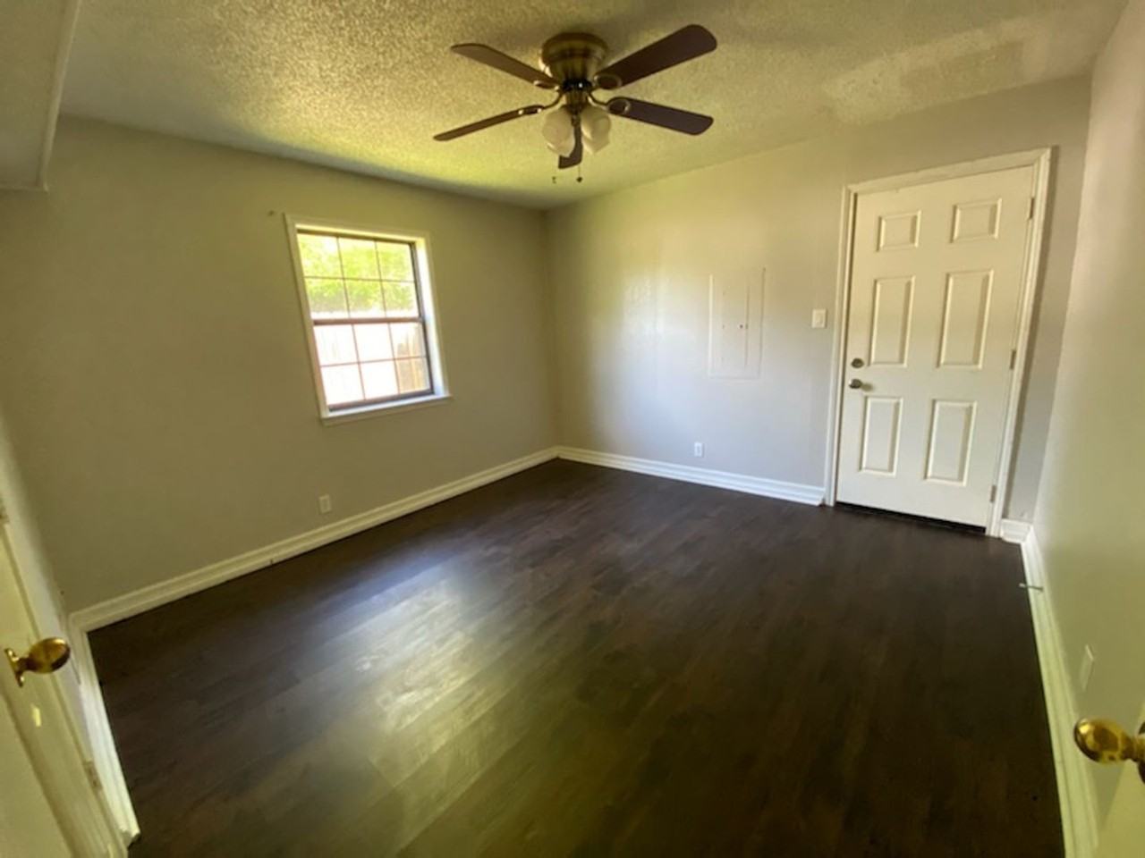 1107 Esma St - Photo 6 of 18