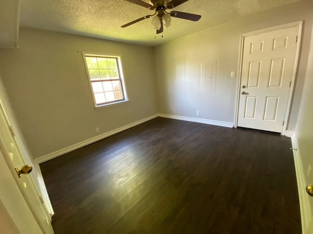 1107 Esma St - Photo 7 of 18